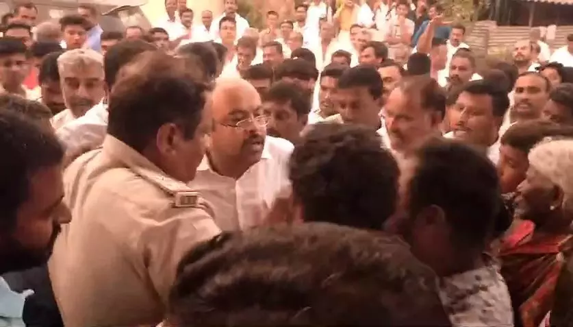 ವರುಣಾ: ಡಾ.ಯತೀಂದ್ರರಿಗೆ ಮುದ್ದುಬೀರನ ಹುಂಡಿ ಗ್ರಾಮಸ್ಥರಿಂದ ಘೇರಾವ್