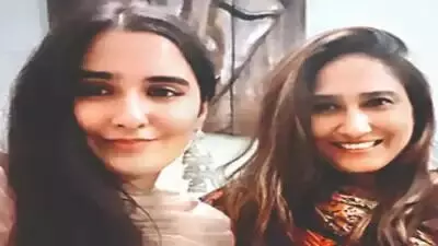 ಜಮ್ಮು ಮತ್ತು ಕಾಶ್ಮೀರ | ಸೇನೆಯ ಮೇಜರ್ ಆಗಿದ್ದ ತಮ್ಮ ತಂದೆ ಹುತಾತ್ಮರಾದ 20 ವರ್ಷಗಳ ನಂತರ ಸೇನೆಗೆ ಸೇರ್ಪಡೆಯಾಗಲಿರುವ ಅವರ ಪುತ್ರಿ ಜಮ್ಮು ಮತ್ತು ಕಾಶ್ಮೀರ | ಸೇನೆಯ ಮೇಜರ್ ಆಗಿದ್ದ ತಮ್ಮ ತಂದೆ ಹುತಾತ್ಮರಾದ 20 ವರ್ಷಗಳ ನಂತರ ಸೇನೆಗೆ ಸೇರ್ಪಡೆಯಾಗಲಿರುವ ಅವರ ಪುತ್ರಿ