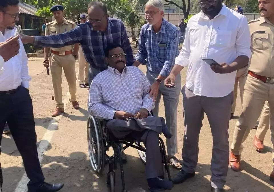 ಫ್ರೊ. ಜಿ.ಎನ್. ಸಾಯಿಬಾಬಾ ಖುಲಾಸೆಗೆ ತಡೆ ಕೋರಿದ್ದ ಮಹಾರಾಷ್ಟ್ರ ಸರಕಾರದ ಅರ್ಜಿಯನ್ನು ವಜಾಗೊಳಿಸಿದ ಸುಪ್ರೀಂ ಕೋರ್ಟ್ ಫ್ರೊ. ಜಿ.ಎನ್. ಸಾಯಿಬಾಬಾ ಖುಲಾಸೆಗೆ ತಡೆ ಕೋರಿದ್ದ ಮಹಾರಾಷ್ಟ್ರ ಸರಕಾರದ ಅರ್ಜಿಯನ್ನು ವಜಾಗೊಳಿಸಿದ ಸುಪ್ರೀಂ ಕೋರ್ಟ್