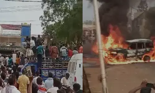 ಹಾವೇರಿ | ಒಣ ಮೆಣಸಿನಕಾಯಿ ಬೆಲೆ ದಿಢೀರ್ ಕುಸಿತ: ಕಾರಿಗೆ ಬೆಂಕಿ ಹಚ್ಚಿ ರೈತರ ಆಕ್ರೋಶ