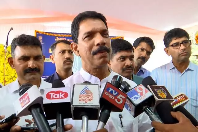 ಪಕ್ಷವು ಗುಡಿಸು ಅಂದ್ರೆ ಗುಡಿಸುತ್ತೇವೆ, ಒರೆಸು ಅಂದ್ರೆ ಒರೆಸುತ್ತೇವೆ: ನಳಿನ್ ಕುಮಾರ್ ಕಟೀಲ್