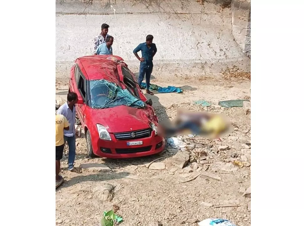 ಮಂಡ್ಯ | ಕಾಲುವೆಗೆ ಉರುಳಿಬಿದ್ದ ಕಾರು: ಇಬ್ಬರು ಯುವಕರು ಮೃತ್ಯು ಮಂಡ್ಯ | ಕಾಲುವೆಗೆ ಉರುಳಿಬಿದ್ದ ಕಾರು: ಇಬ್ಬರು ಯುವಕರು ಮೃತ್ಯು