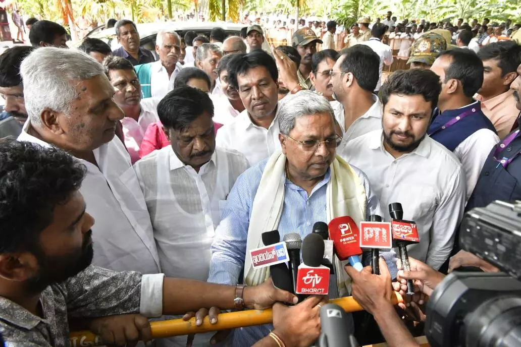 ಬಿಜೆಪಿಯಿಂದಲೇ ಅನಂತ್ ಕುಮಾರ್ ಹೆಗಡೆ ಮೂಲಕ ಸಂವಿಧಾನ ಬದಲಾವಣೆಯ ಹೇಳಿಕೆ: ಸಿದ್ದರಾಮಯ್ಯ ಆರೋಪ ಬಿಜೆಪಿಯಿಂದಲೇ ಅನಂತ್ ಕುಮಾರ್ ಹೆಗಡೆ ಮೂಲಕ ಸಂವಿಧಾನ ಬದಲಾವಣೆಯ ಹೇಳಿಕೆ: ಸಿದ್ದರಾಮಯ್ಯ ಆರೋಪ