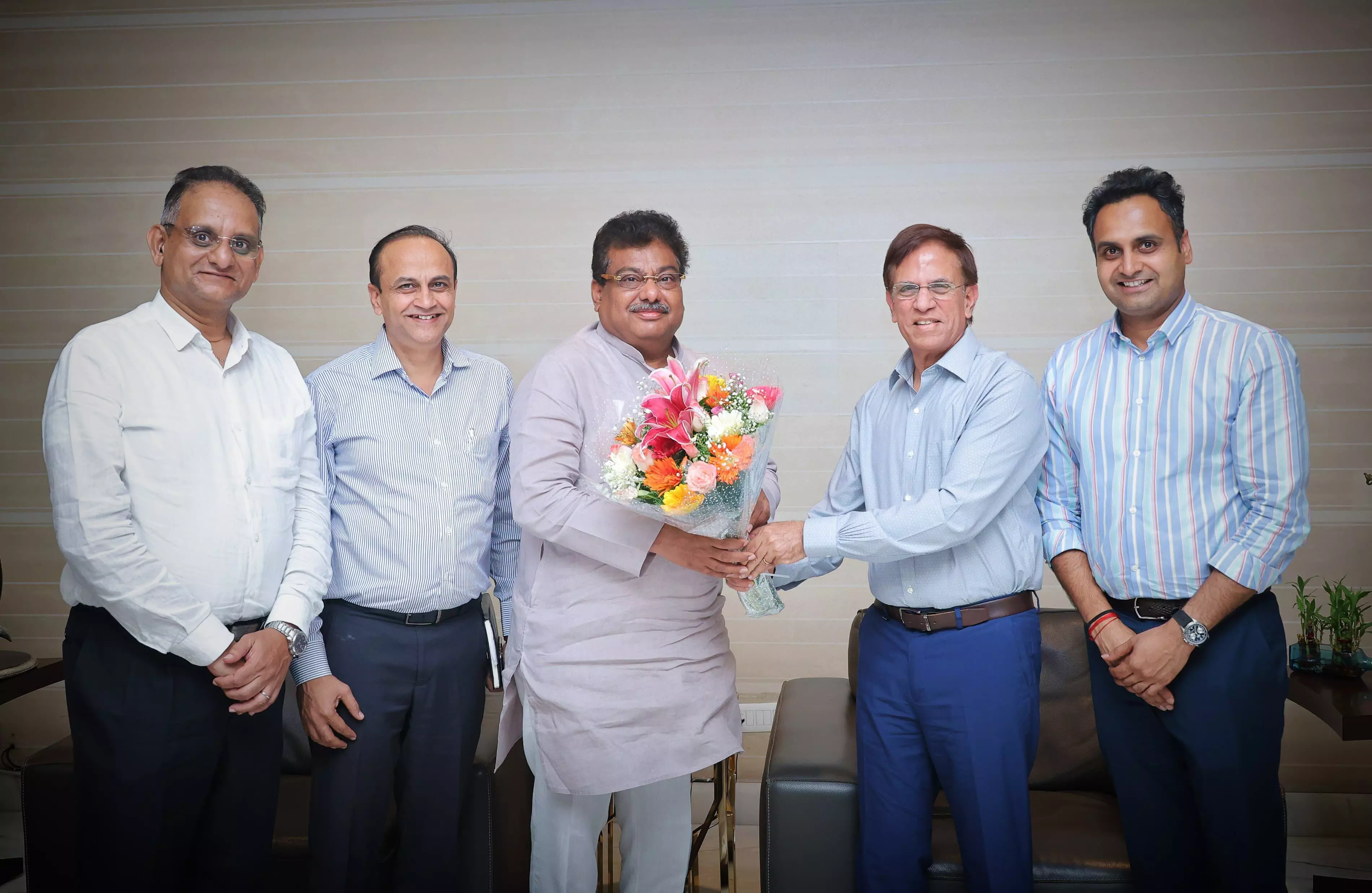 ವಿಜಯಪುರದಲ್ಲಿ ಸುಜ್ಲಾನ್-ರೆನೈಸಾನ್ಸ್ ನಿಂದ 36 ಸಾವಿರ ಕೋಟಿ ರೂ.ಹೂಡಿಕೆಗೆ ಆಸಕ್ತಿ: ಸಚಿವ ಎಂ.ಬಿ.ಪಾಟೀಲ್