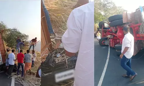 ಚಾಮರಾಜನಗರ: ಕಾರಿನ ಮೇಲೆ ಕಬ್ಬಿನ ಲಾರಿ ಪಲ್ಟಿ; ಮೂವರು ಮೃತ್ಯು