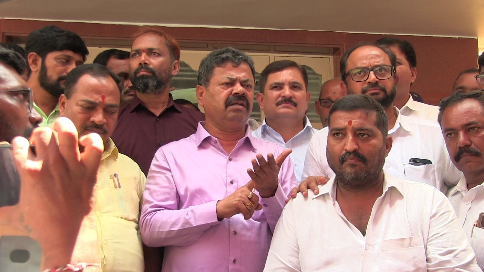 ದಾವಣಗೆರೆ | ಸಂಸದ ಜಿ.ಎಂ. ಸಿದ್ದೇಶ್ವರ ಪತ್ನಿ ಗಾಯತ್ರಿ ಅವರಿಗೆ ಟಿಕೆಟ್ ನೀಡಿರುವುದನ್ನು ವಿರೋಧಿಸಿ ಬಿಜೆಪಿ ಮುಖಂಡರ ಸಭೆ