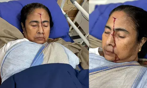 ಮಮತಾ ಬ್ಯಾನರ್ಜಿ ತಲೆಗೆ ಗಂಭೀರ ಗಾಯ, ನಾಯಕಿಗಾಗಿ ಪ್ರಾರ್ಥಿಸಿ ಎಂದ ಟಿಎಂಸಿ