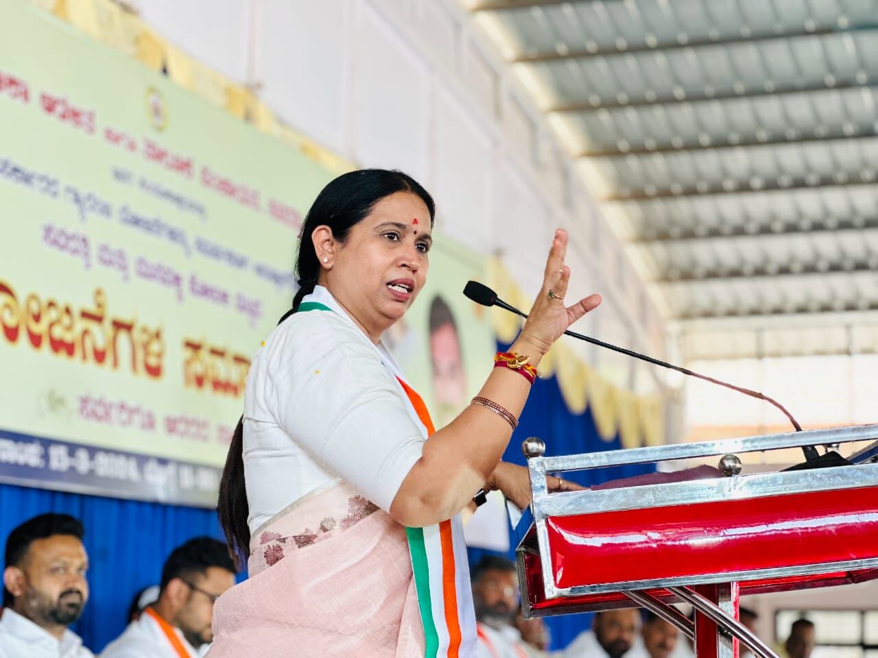 ಯಾವುದೇ ಭೇದ ಭಾವ, ಮಧ್ಯವರ್ತಿಗಳ ಹಾವಳಿ ಇಲ್ಲದೆ ʼಗ್ಯಾರಂಟಿʼಗಳು ಜನರಿಗೆ ತಲುಪುತ್ತಿದೆ : ಸಚಿವೆ ಲಕ್ಷ್ಮೀ ಹೆಬ್ಬಾಳ್ಕರ್