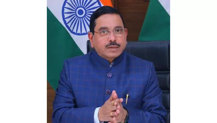 ಈಶ್ವರಪ್ಪ ಹಿರಿಯ ನಾಯಕರು, ಮನವೊಲಿಸುವ ವಿಶ್ವಾಸವಿದೆ: ಸಚಿವ ಪ್ರಹ್ಲಾದ್ ಜೋಶಿ