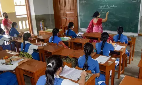 ಮಹಾರಾಷ್ಟ್ರದಲ್ಲಿ ಶಿಕ್ಷಕಿಯರಿಗೂ ಇನ್ನು ವಸ್ತ್ರಸಂಹಿತೆ!