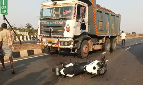 ದಾವಣಗೆರೆ: ಬೈಕ್ ಗೆ  ಟಿಪ್ಪರ್ ಢಿಕ್ಕಿ; ಇಬ್ಬರು ಮೃತ್ಯು