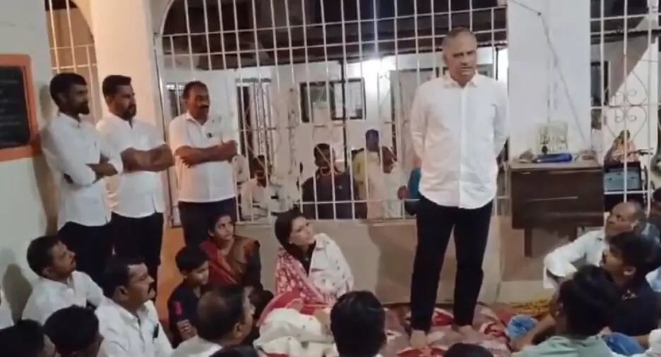 ಅಜಿತ್ ಪವಾರ್ ಅಸಮರ್ಥ: ತಮ್ಮನ ವಿರುದ್ಧ ಚಾಟಿ ಬೀಸಿದ ಅಣ್ಣ!