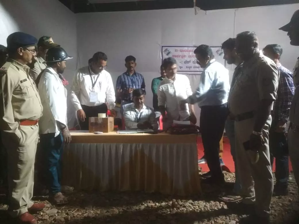 ಹುಬ್ಬಳ್ಳಿ: ದಾಖಲೆಯಿಲ್ಲದೆ ಸಾಗಿಸುತ್ತಿದ್ದ 3 ಲಕ್ಷಕ್ಕೂ ಅಧಿಕ ನಗದು ವಶ