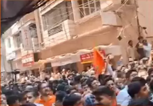 ಲೌಡ್ ಸ್ಪೀಕರ್ ಗಲಾಟೆ ಪ್ರಕರಣ: ಬೆಂಗಳೂರಿನ ನಗರತ್ ಪೇಟೆಯಲ್ಲಿ ಸಂಘ ಪರಿವಾರ ನೇತೃತ್ವದಲ್ಲಿ ಪ್ರತಿಭಟನೆ ಲೌಡ್ ಸ್ಪೀಕರ್ ಗಲಾಟೆ ಪ್ರಕರಣ: ಬೆಂಗಳೂರಿನ ನಗರತ್ ಪೇಟೆಯಲ್ಲಿ ಸಂಘ ಪರಿವಾರ ನೇತೃತ್ವದಲ್ಲಿ ಪ್ರತಿಭಟನೆ