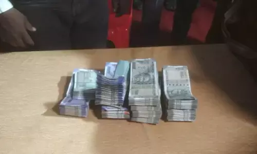 ಹುಬ್ಬಳ್ಳಿ: ದಾಖಲೆಯಿಲ್ಲದೆ ಸಾಗಿಸುತ್ತಿದ್ದ 3 ಲಕ್ಷಕ್ಕೂ ಅಧಿಕ ನಗದು ವಶ