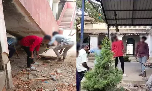 ಕೋಲಾರ | ಕಲ್ಲು, ಮಣ್ಣು ಎತ್ತುವ ಕೆಲಸಕ್ಕೆ ವಿದ್ಯಾರ್ಥಿಗಳ ಬಳಕೆ ಆರೋಪ: ಉಪ ಪ್ರಾಂಶುಪಾಲರನ್ನು  ವಜಾಗೊಳಿಸುವಂತೆ ಒತ್ತಾಯ