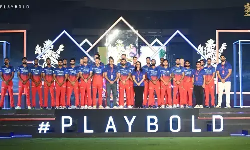 ಆರ್‌ಸಿಬಿ ಅನ್‌ಬಾಕ್ಸ್ ಸಮಾರಂಭ | ಡಬ್ಲ್ಯುಪಿಎಲ್ ಚಾಂಪಿಯನ್ ಸ್ಮೃತಿ ಮಂಧಾನ ಬಳಗಕ್ಕೆ ಆರ್‌ಸಿಬಿ ಪುರುಷರ ತಂಡದಿಂದ ಗೌರವ ರಕ್ಷೆ