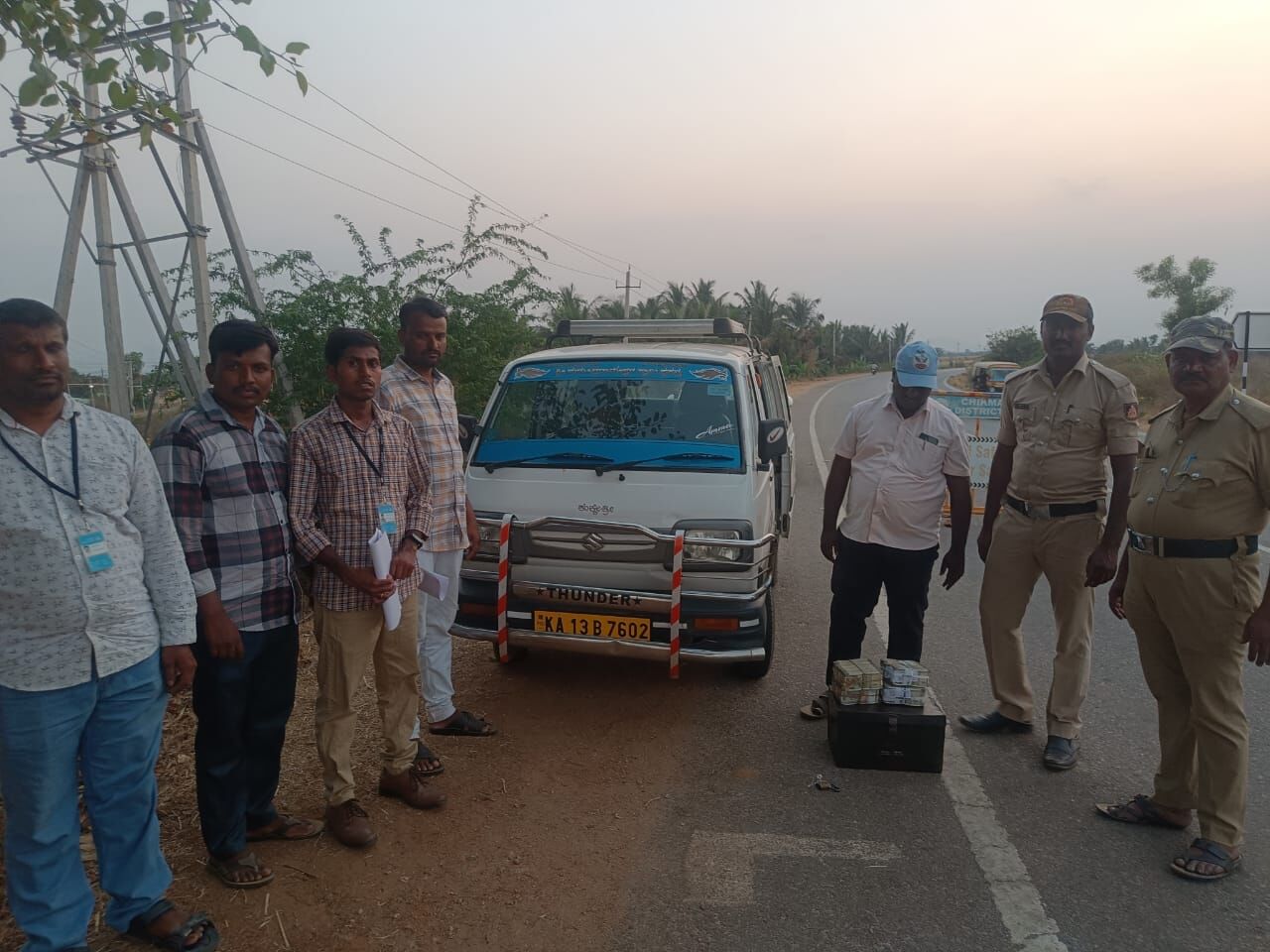 ಚಿಕ್ಕಮಗಳೂರು | ನಂಬರ್ ಪ್ಲೇಟ್ ಬದಲಿಸಿ ಕಾರಿನಲ್ಲಿ ಸಾಗಿಸುತ್ತಿದ್ದ 20 ಲಕ್ಷ.ರೂ ಜಪ್ತಿ