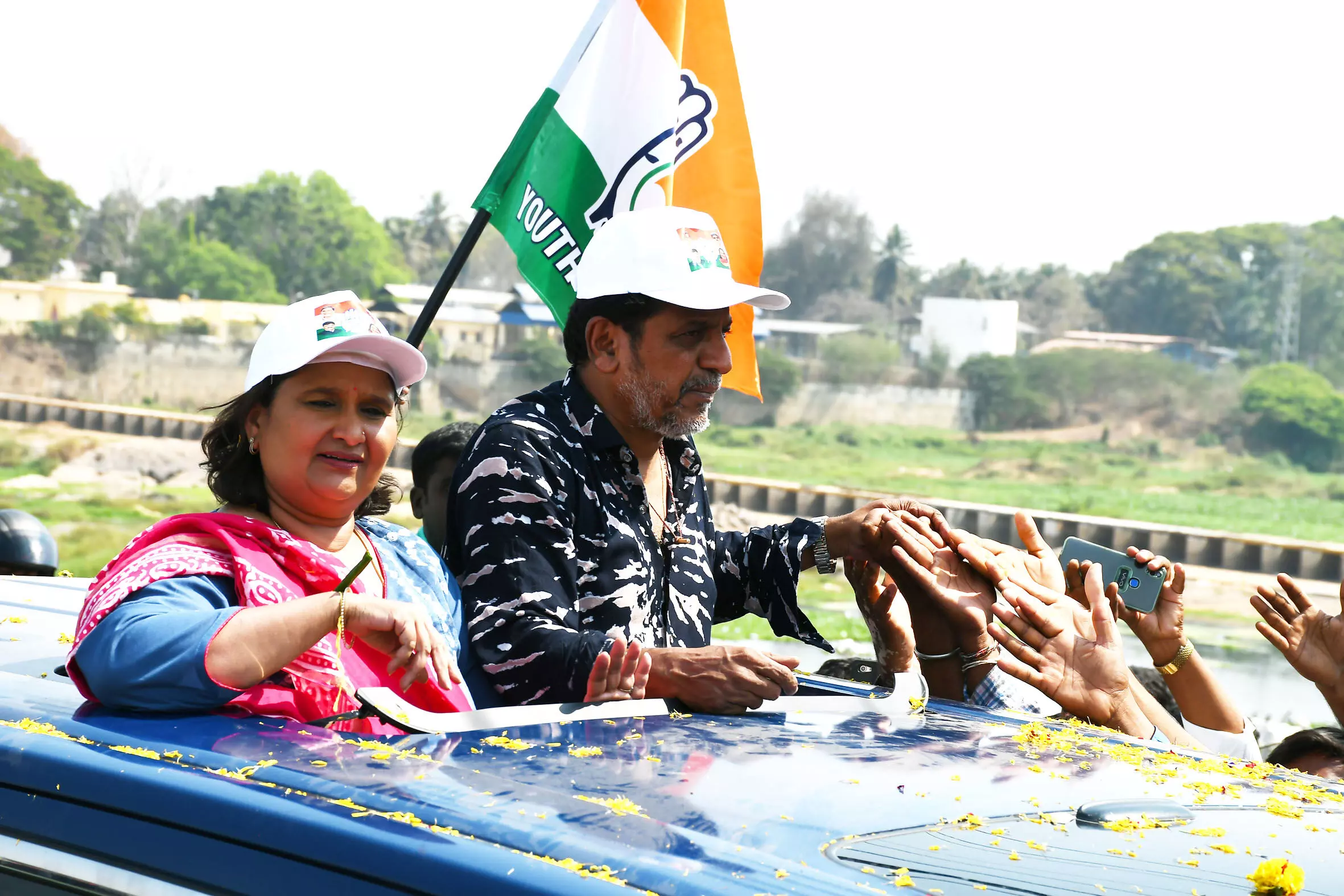 ಶಿವಮೊಗ್ಗ ಕಾಂಗ್ರೆಸ್ ಅಭ್ಯರ್ಥಿ ಗೀತಾ ಅವರ ಪರ ನಟ ಶಿವರಾಜ್ ಕುಮಾರ್ ಭರ್ಜರಿ ಪ್ರಚಾರ ಶಿವಮೊಗ್ಗ ಕಾಂಗ್ರೆಸ್ ಅಭ್ಯರ್ಥಿ ಗೀತಾ ಅವರ ಪರ ನಟ ಶಿವರಾಜ್ ಕುಮಾರ್ ಭರ್ಜರಿ ಪ್ರಚಾರ