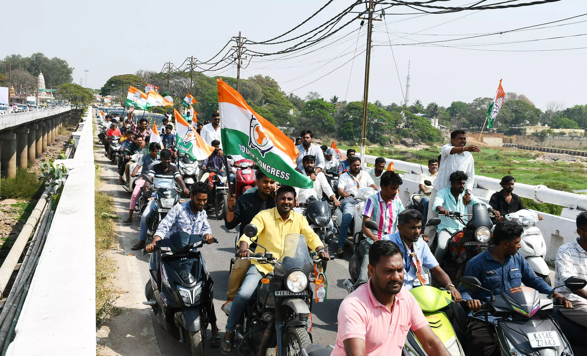 ಶಿವಮೊಗ್ಗ ಕಾಂಗ್ರೆಸ್ ಅಭ್ಯರ್ಥಿ ಗೀತಾ ಅವರ ಪರ ನಟ ಶಿವರಾಜ್ ಕುಮಾರ್ ಭರ್ಜರಿ ಪ್ರಚಾರ ಶಿವಮೊಗ್ಗ ಕಾಂಗ್ರೆಸ್ ಅಭ್ಯರ್ಥಿ ಗೀತಾ ಅವರ ಪರ ನಟ ಶಿವರಾಜ್ ಕುಮಾರ್ ಭರ್ಜರಿ ಪ್ರಚಾರ