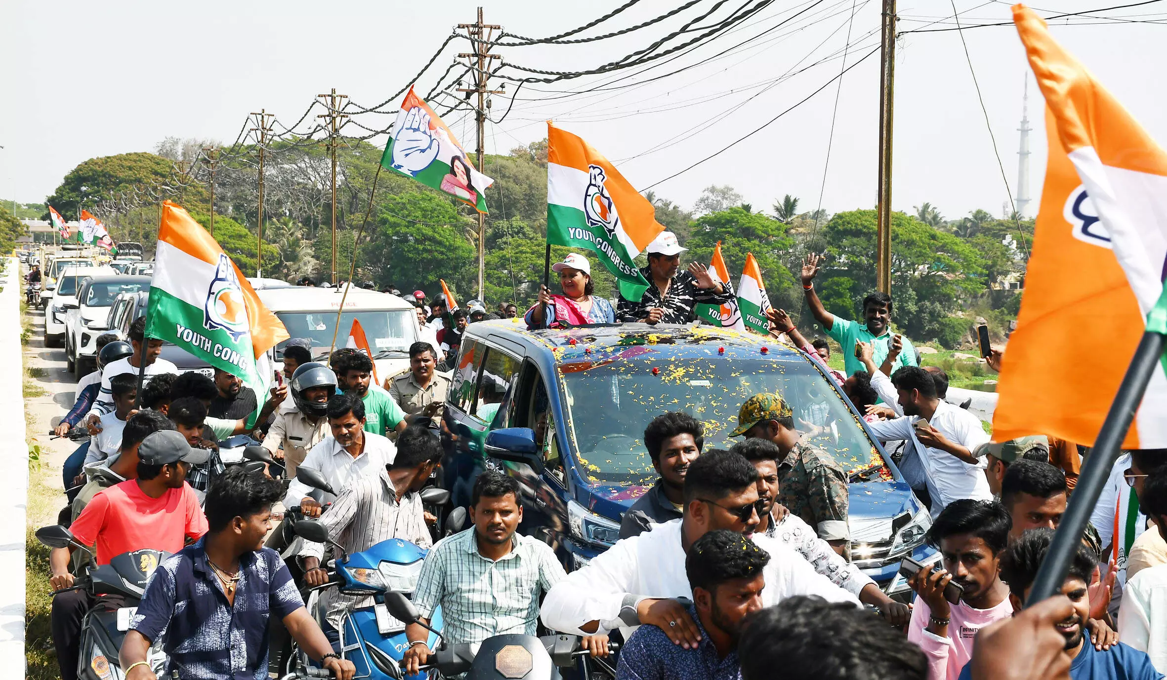 ಶಿವಮೊಗ್ಗ ಕಾಂಗ್ರೆಸ್ ಅಭ್ಯರ್ಥಿ ಗೀತಾ ಅವರ ಪರ ನಟ ಶಿವರಾಜ್ ಕುಮಾರ್ ಭರ್ಜರಿ ಪ್ರಚಾರ ಶಿವಮೊಗ್ಗ ಕಾಂಗ್ರೆಸ್ ಅಭ್ಯರ್ಥಿ ಗೀತಾ ಅವರ ಪರ ನಟ ಶಿವರಾಜ್ ಕುಮಾರ್ ಭರ್ಜರಿ ಪ್ರಚಾರ