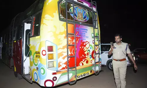 ತುಮಕೂರು | ಬಸ್ಸಿನಲ್ಲಿ ಶೌಚಾಲಯಕ್ಕೆ ಬಳಸುವ ಆ್ಯಸಿಡ್ ಬಾಟಲ್ ಸಿಡಿದು ಹಲವರಿಗೆ ಗಾಯ