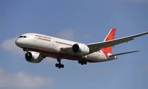 ವಿಮಾನ ಪ್ರಯಾಣಿಕನಿಗೆ ಹೃದಾಯಾಘಾತ: ವಾಯುಯಾನದ ನಡುವೆಯೇ ಪ್ರಾಣ ಉಳಿಸಿದ ವೈದ್ಯ & ಸಿಬ್ಬಂದಿ ವರ್ಗ