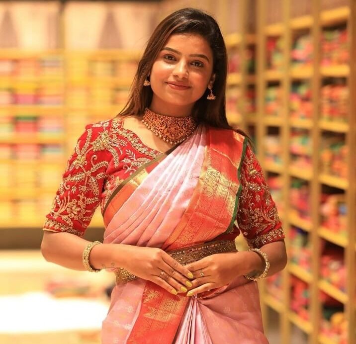 ಕಾನೂನು ಬಾಹಿರವಾಗಿ ಬಾಲಕಿಯನ್ನು ದತ್ತು ಪಡೆದ ಆರೋಪ : ಇನ್ಸ್ಟಾಗ್ರಾಂ ಸ್ಟಾರ್ ಸೋನು ಶ್ರೀನಿವಾಸ್ ಗೌಡ ಬಂಧನ