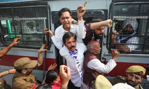 ಕೋಲ್ಕತಾದಲ್ಲಿ ಆಪ್-ಬಿಜೆಪಿ ಕಾರ್ಯಕರ್ತರ ನಡುವೆ ಘರ್ಷಣೆ