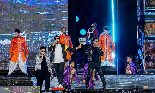 ಐಪಿಎಲ್ ಅದ್ದೂರಿ ಉದ್ಘಾಟನಾ ಸಮಾರಂಭ | ಪ್ರೇಕ್ಷಕರನ್ನು ರಂಜಿಸಿದ ಅಕ್ಷಯ್ ಕುಮಾರ್, ಟೈಗರ್ ಶ್ರಾಫ್, ಎಆರ್ ರೆಹಮಾನ್