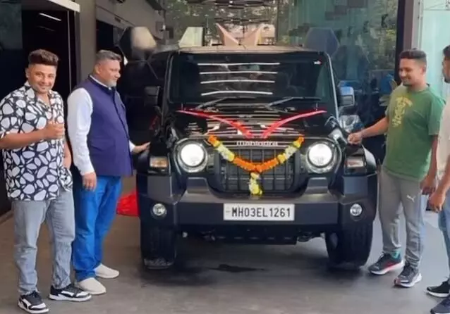 ಭರವಸೆಯಂತೆ ಸರ್ಫರಾಜ್ ಖಾನ್ ಅವರ ತಂದೆಗೆ ಥಾರ್‌‌ ಕಾರು ಉಡುಗೊರೆಯಾಗಿ ನೀಡಿದ ಆನಂದ್‌ ಮಹೀಂದ್ರ