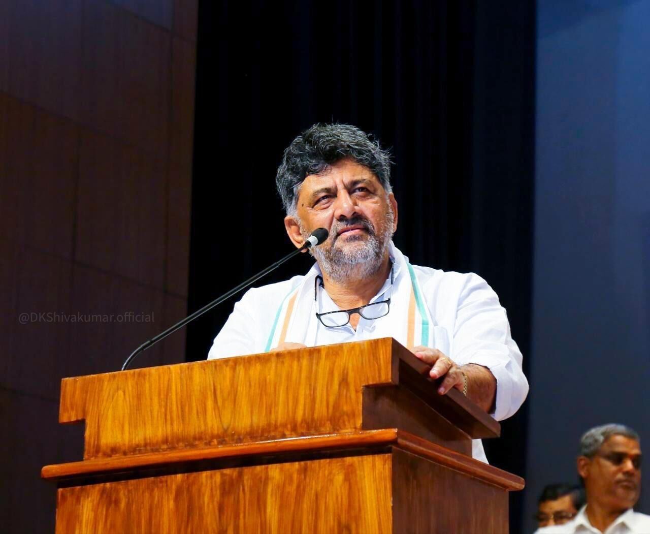 ಪಂಚಾಯಿತಿ ಮಟ್ಟದಲ್ಲಿ ತಂಡಗಳನ್ನು ರಚಿಸಿ, ಮನೆ ಮನೆಗೆ ಗ್ಯಾರಂಟಿ ತಲುಪಿಸಿ: ಡಿ.ಕೆ.ಶಿವಕುಮಾರ್