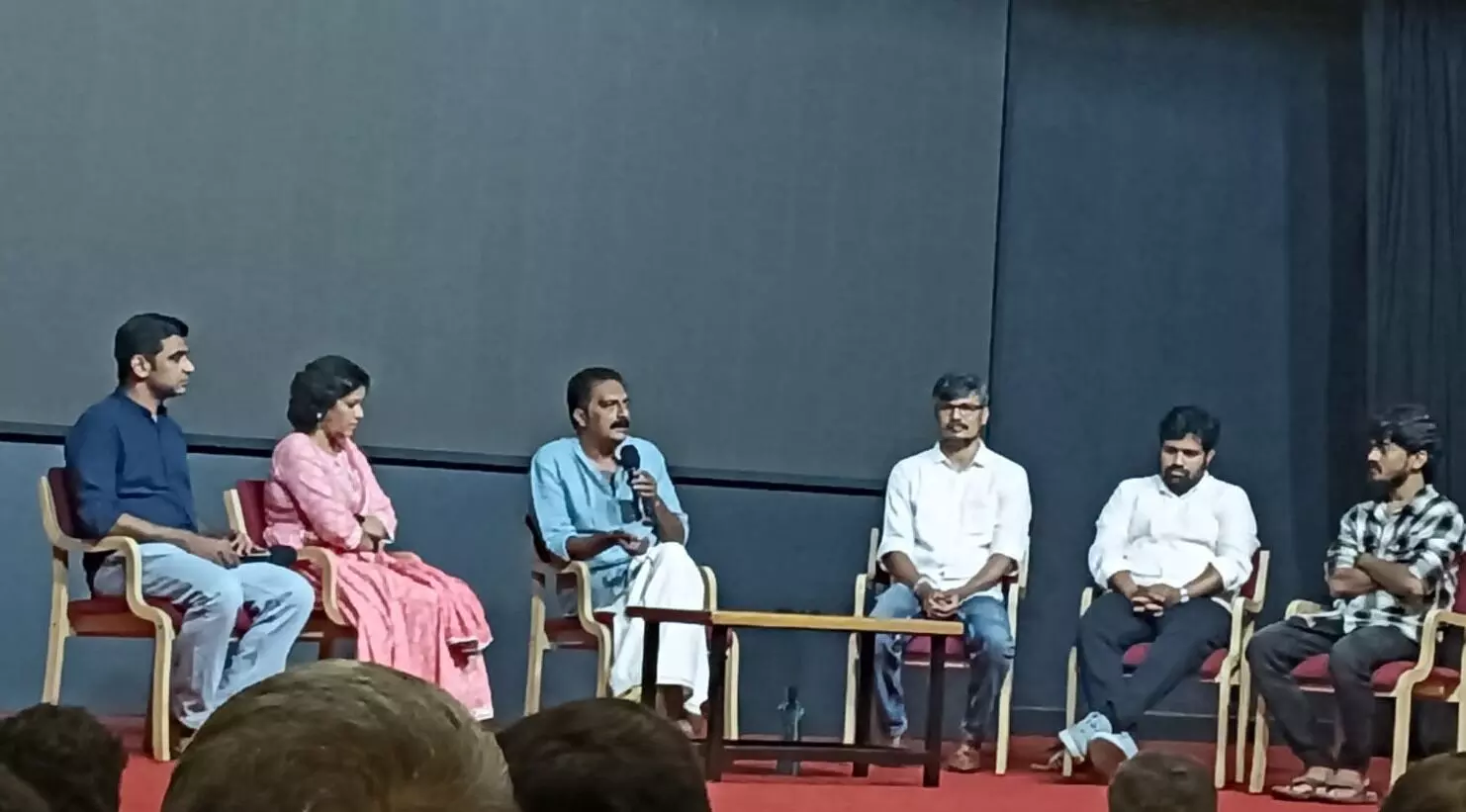 ಸಿನೆಮಾ ನಿರ್ಮಾಣ ಒಂದು ಸಾಮೂಹಿಕ ಪ್ರಕ್ರಿಯೆಯಾಗಬೇಕು: ಪ್ರಕಾಶ್ ರಾಜ್