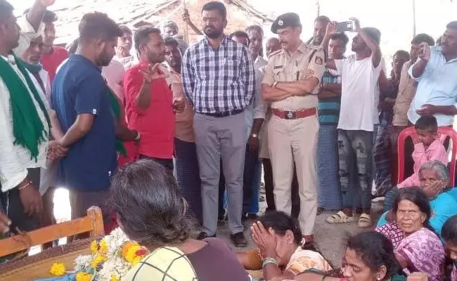 ಮೈಸೂರು | ಉದ್ಯೋಗ ನೀಡದ ಸಕ್ಕರೆ ಕಾರ್ಖಾನೆ ವಿರುದ್ದ ಅಹೋರಾತ್ರಿ ಪ್ರತಿಭಟನೆ : ಧರಣಿ ನಿರತ ಮಹಿಳೆ ಸಾವು