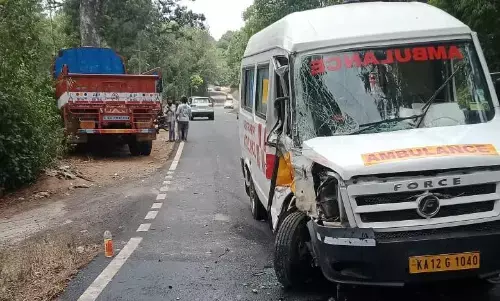 ವಿರಾಜಪೇಟೆ : ಲಾರಿ-ಆ್ಯಂಬುಲೆನ್ಸ್ ಢಿಕ್ಕಿ; ಓರ್ವನಿಗೆ ಗಾಯ