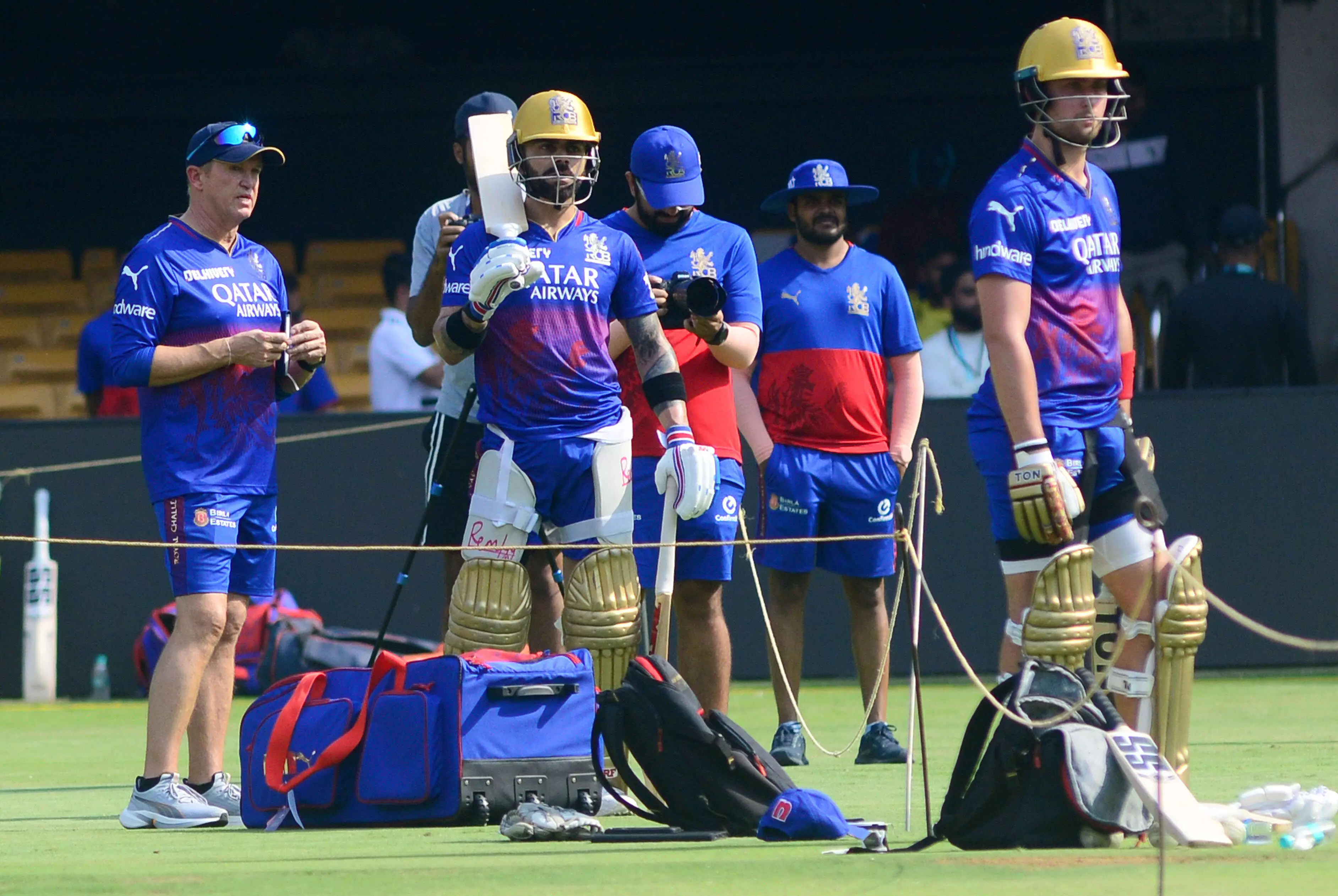 PHOTOS | ಚಿನ್ನಸ್ವಾಮಿ ಸ್ಟೇಡಿಯಂನಲ್ಲಿ ಅಭ್ಯಾಸ ನಡೆಸಿದ ಆರ್‌ಸಿಬಿ