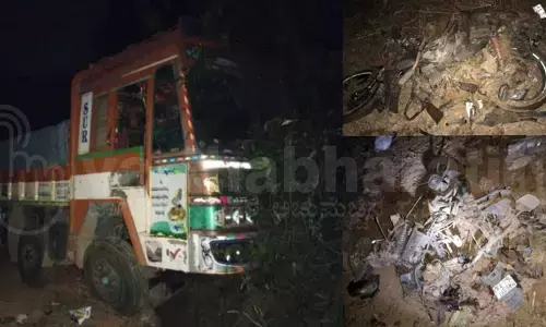 ಬೆಂಜನಪದವು: ದ್ವಿಚಕ್ರ ವಾಹನಗಳ ಮೇಲೆ ಹರಿದ ಮಣ್ಣು ಸಾಗಾಟದ ಲಾರಿ
