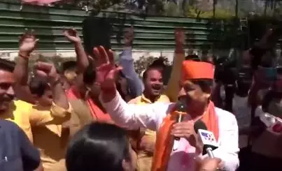 “ಕೆಲವರು ರೈಲಿನಲ್ಲಿ ಹೋಳಿ ಆಡಿದರೆ, ಕೆಲವರು ಜೈಲಿನಲ್ಲಿ ಹೋಳಿ ಆಡುತ್ತಾರೆ” ಎಂದು ಕೇಜ್ರಿವಾಲ್ ರನ್ನು ಛೇಡಿಸಿದ ಬಿಜೆಪಿ ಸಂಸದ ಮನೋಜ್ ತಿವಾರಿ “ಕೆಲವರು ರೈಲಿನಲ್ಲಿ ಹೋಳಿ ಆಡಿದರೆ, ಕೆಲವರು ಜೈಲಿನಲ್ಲಿ ಹೋಳಿ ಆಡುತ್ತಾರೆ” ಎಂದು ಕೇಜ್ರಿವಾಲ್ ರನ್ನು ಛೇಡಿಸಿದ ಬಿಜೆಪಿ ಸಂಸದ ಮನೋಜ್ ತಿವಾರಿ