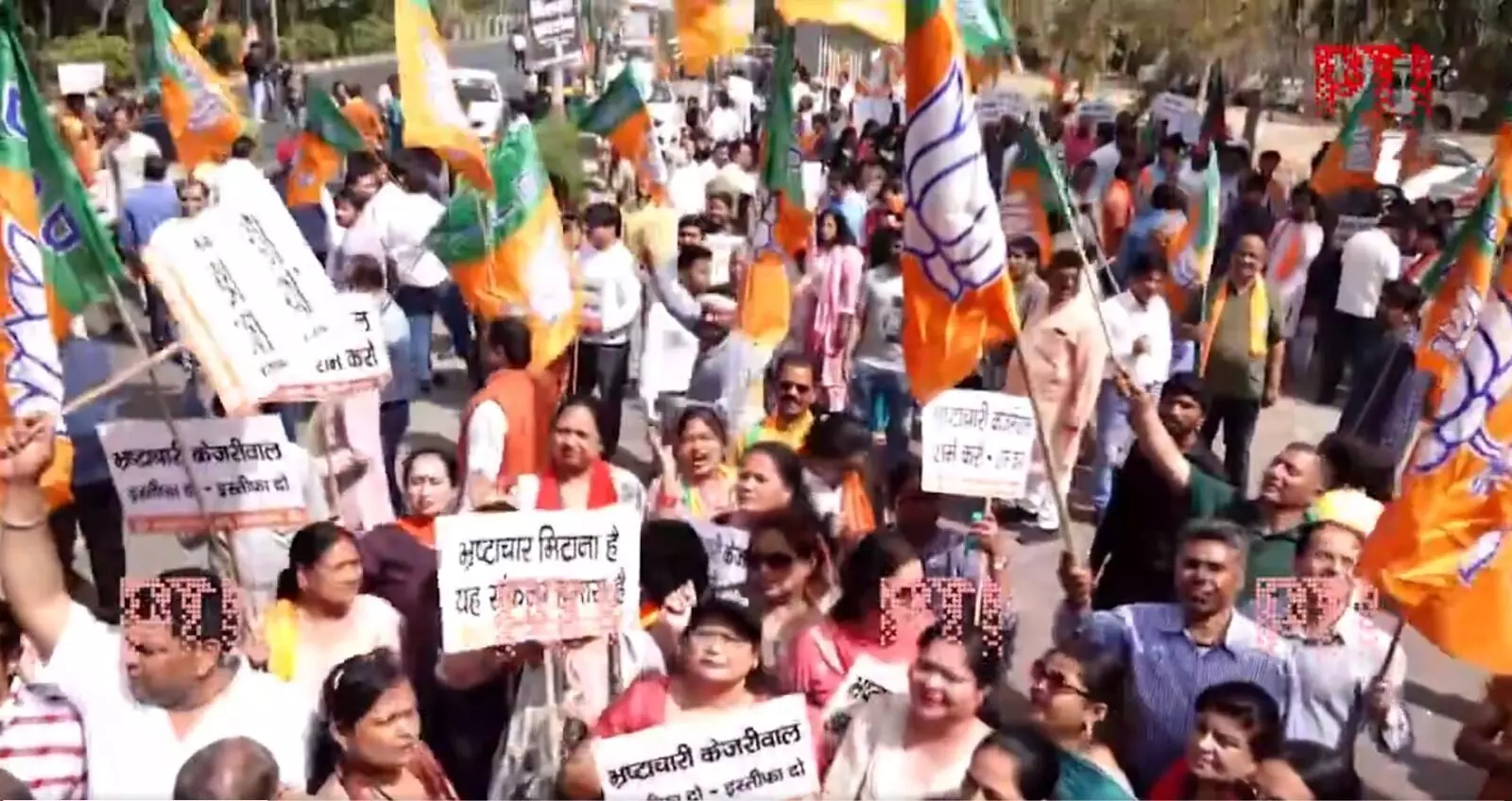 ಕೇಜ್ರಿವಾಲ್ ರಾಜೀನಾಮೆಗೆ ಆಗ್ರಹಿಸಿ ಬಿಜೆಪಿ ಧರಣಿ ಕೇಜ್ರಿವಾಲ್ ರಾಜೀನಾಮೆಗೆ ಆಗ್ರಹಿಸಿ ಬಿಜೆಪಿ ಧರಣಿ