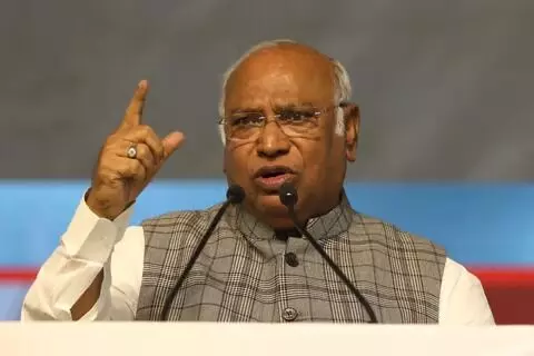 ಅರುಣಾಚಲದ ಮೇಲೆ ಚೀನಾ ಹಕ್ಕು ಪ್ರತಿಪಾದನೆಯನ್ನು ಮೋದಿ ಸರಕಾರ ಬಲವಾಗಿ ಖಂಡಿಸುತ್ತದೆ ಎಂದು ಆಶಿಸಿದ್ದೇವೆ: ಕಾಂಗ್ರೆಸ್ ಅಧ್ಯಕ್ಷ ಮಲ್ಲಿಕಾರ್ಜುನ ಖರ್ಗೆ