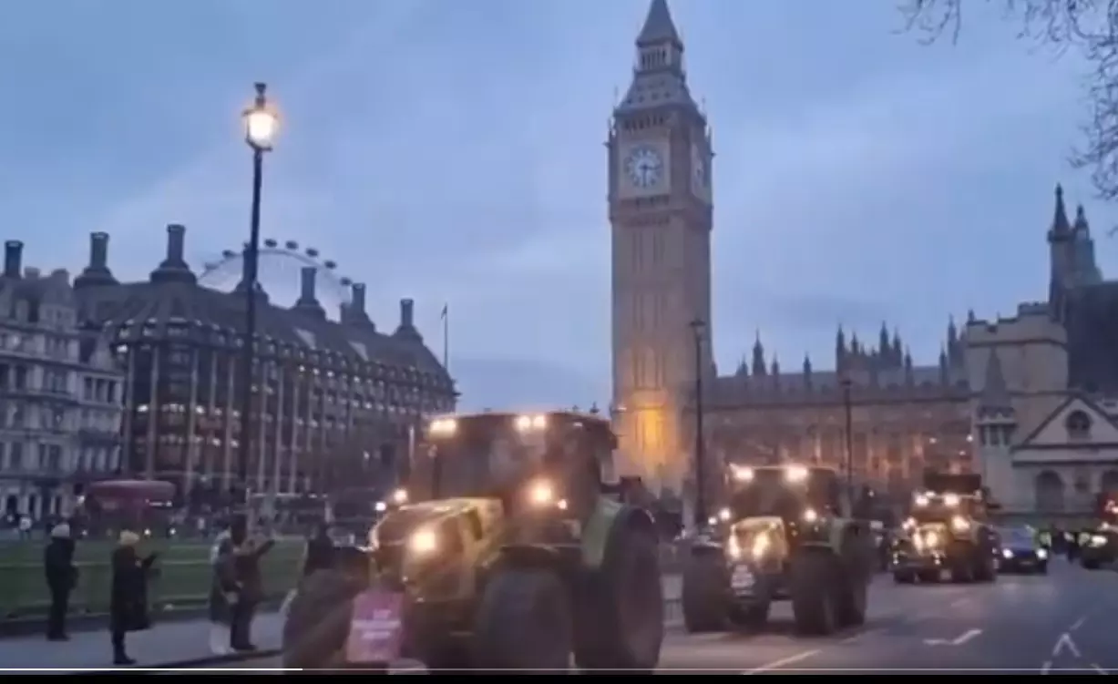 ಬ್ರಿಟನ್ ಸಂಸತ್ತಿನೆದುರು ರೈತರಿಂದ ಟ್ರ್ಯಾಕ್ಟರ್ ಪ್ರತಿಭಟನೆ