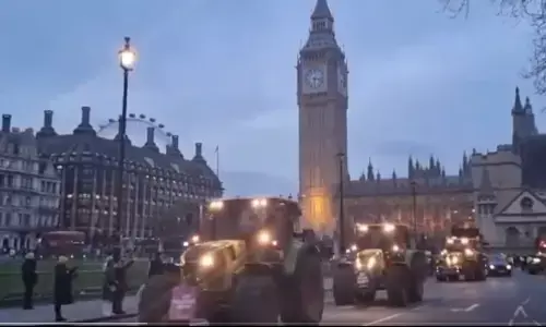 ಬ್ರಿಟನ್ ಸಂಸತ್ತಿನೆದುರು ರೈತರಿಂದ ಟ್ರ್ಯಾಕ್ಟರ್ ಪ್ರತಿಭಟನೆ