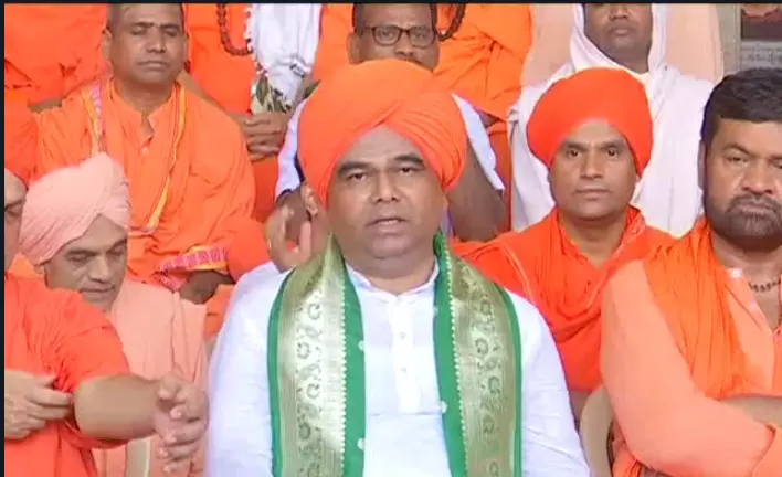 ಧಾರವಾಡ ಲೋಕಸಭಾ ಕ್ಷೇತ್ರದಿಂದ ಪ್ರಹ್ಲಾದ್ ಜೋಶಿ ಅವರನ್ನು ಬದಲಿಸಲು ಬಿಜೆಪಿಗೆ ಮಠಾಧೀಶರ ಒತ್ತಾಯ