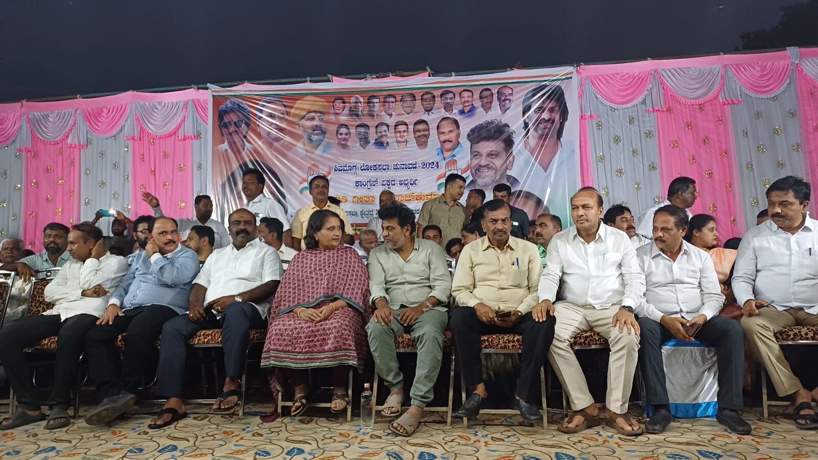 ಹಾರನಳ್ಳಿಯಲ್ಲಿ ಕಾಂಗ್ರೆಸ್‌ ಅಭ್ಯರ್ಥಿ ಗೀತಾ ಶಿವರಾಜ್ ಕುಮಾರ್ ಪ್ರಚಾರ ಸಭೆ