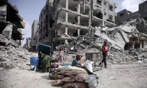 ಮೊದಲು ಬಾಂಬ್ ಗೆ, ಈಗ ಹಸಿವಿಗೆ ಬಲಿಯಾಗುತ್ತಿದ್ದಾರೆ ಪುಟ್ಟ ಮಕ್ಕಳು