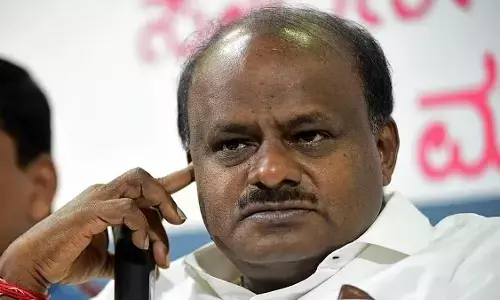 ಕೇಸರಿ ಶಾಲು ಹಾಕಿಕೊಂಡ ಕುಮಾರಸ್ವಾಮಿಗೆ ಕೈಕೊಟ್ಟಿತಾ ಬಿಜೆಪಿ ?