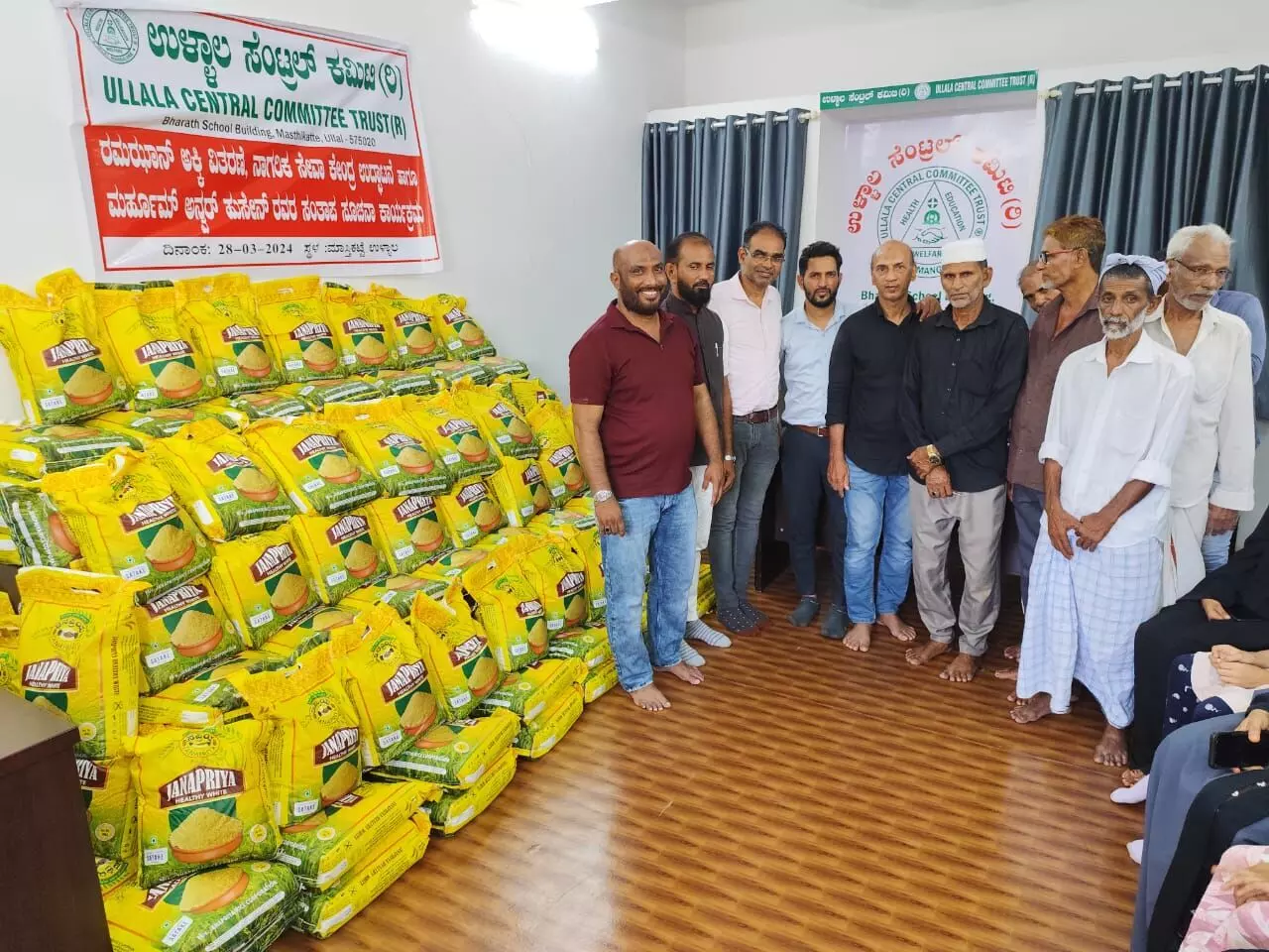 ಉಳ್ಳಾಲ ಸೆಂಟ್ರಲ್ ಕಮಿಟಿ ಟ್ರಸ್ಟ್ ವತಿಯಿಂದ ಅರ್ಹ ಫಲಾನುಭವಿಗಳಿಗೆ ಅಕ್ಕಿ ವಿತರಣೆ ಉಳ್ಳಾಲ ಸೆಂಟ್ರಲ್ ಕಮಿಟಿ ಟ್ರಸ್ಟ್ ವತಿಯಿಂದ ಅರ್ಹ ಫಲಾನುಭವಿಗಳಿಗೆ ಅಕ್ಕಿ ವಿತರಣೆ