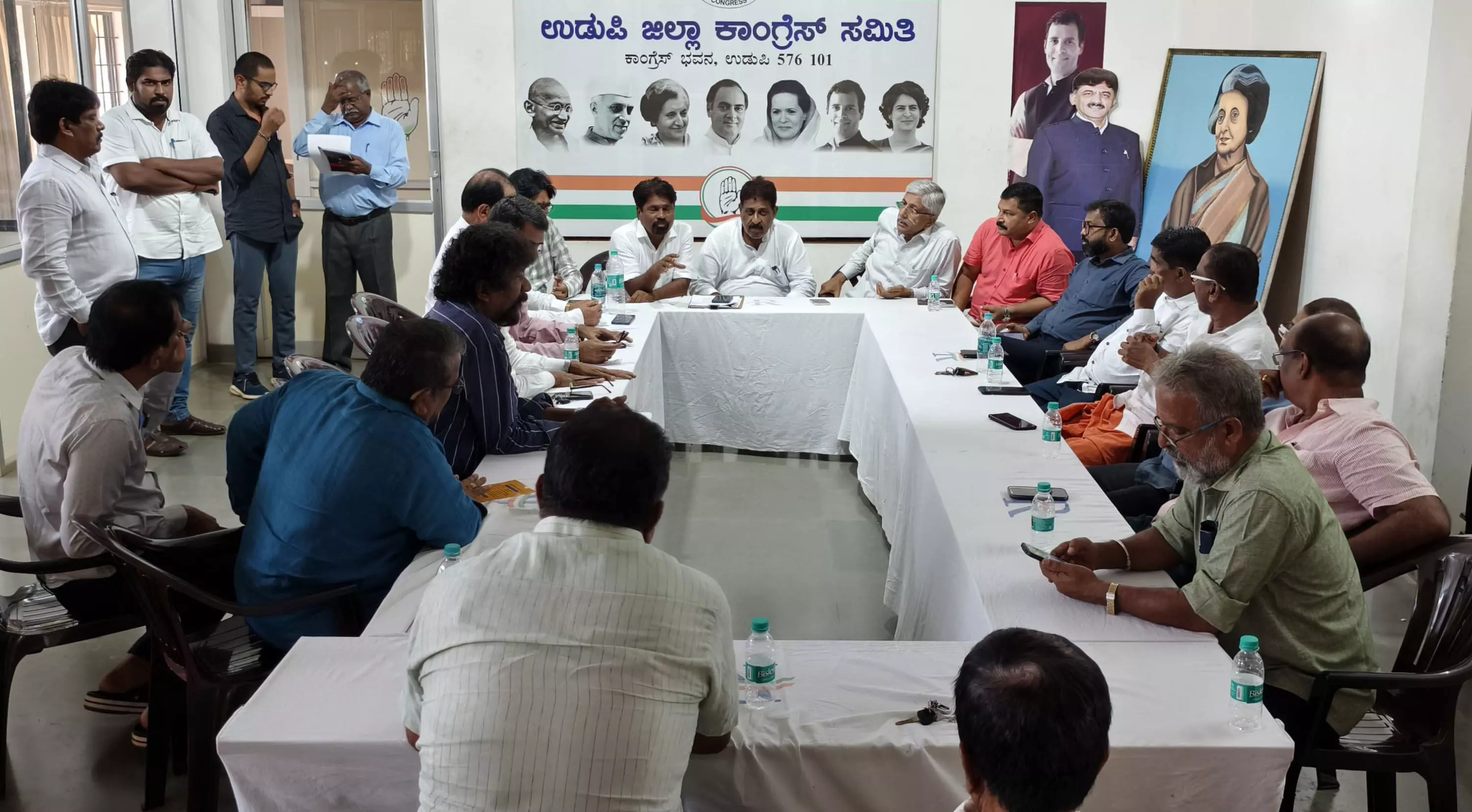 ಚುನಾವಣಾ ಸಿದ್ಧತೆ: ಉಡುಪಿ ಜಿಲ್ಲಾ ಕಾಂಗ್ರೆಸ್ ಸಮಿತಿ ಸಭೆ ಚುನಾವಣಾ ಸಿದ್ಧತೆ: ಉಡುಪಿ ಜಿಲ್ಲಾ ಕಾಂಗ್ರೆಸ್ ಸಮಿತಿ ಸಭೆ