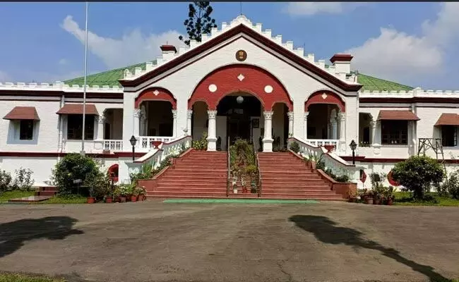 ಜನರ ಆಕ್ರೋಶಕ್ಕೆ ಮಣಿದ ಮಣಿಪುರ ಸರಕಾರ | ಈಸ್ಟರ್ ವಾರಾಂತ್ಯವನ್ನು ಕೆಲಸದ ದಿನಗಳೆಂದು ಘೋಷಿಸಿದ್ದ ಆದೇಶ ವಾಪಸ್ ಜನರ ಆಕ್ರೋಶಕ್ಕೆ ಮಣಿದ ಮಣಿಪುರ ಸರಕಾರ | ಈಸ್ಟರ್ ವಾರಾಂತ್ಯವನ್ನು ಕೆಲಸದ ದಿನಗಳೆಂದು ಘೋಷಿಸಿದ್ದ ಆದೇಶ ವಾಪಸ್