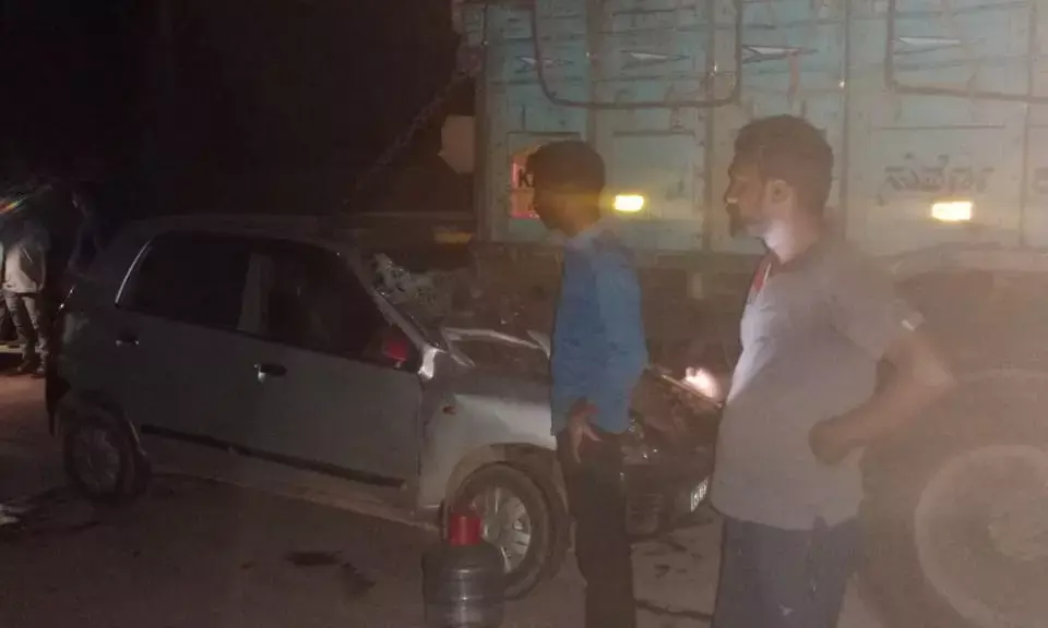 ವಿಟ್ಲ: ಕಾರು - ಲಾರಿ ಢಿಕ್ಕಿ;  ಕಾರಿನಲ್ಲಿದ್ದವರಿಗೆ ಗಂಭೀರ ಗಾಯ